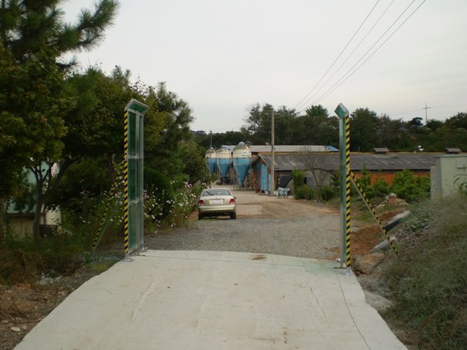 2013년 영광 농장 입구에 세운 차량소독기