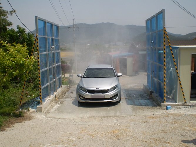 2014년 6월 해남 농장 입구에 세운 차량소독기